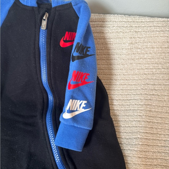 Nike onesie with hood - Picture 2 of 4